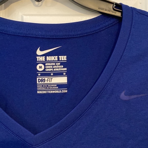 Nike size medium drifit vneck - Picture 2 of 3